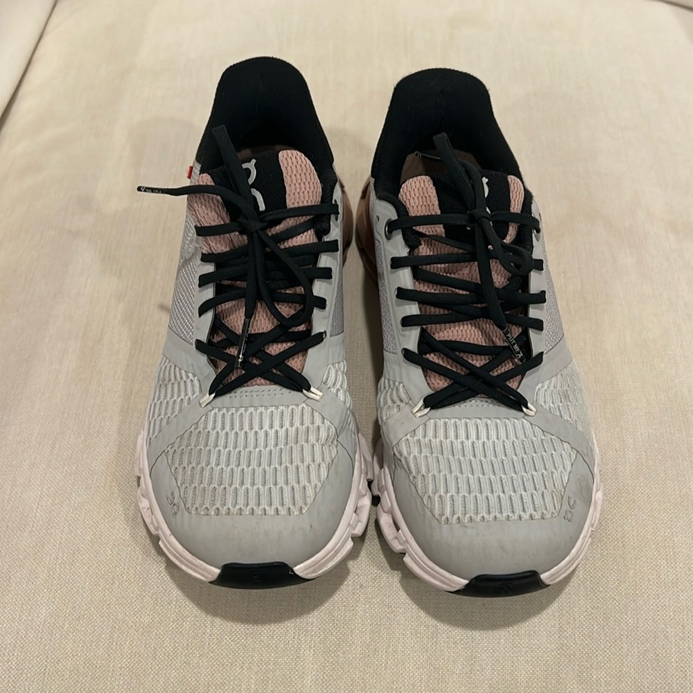 On Cloudflyer Women’s Running Shoe Size 5.5